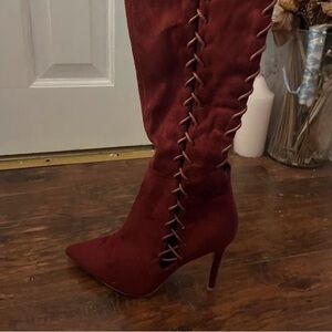 Chic Burgundy Lace-Up Heeled Boots